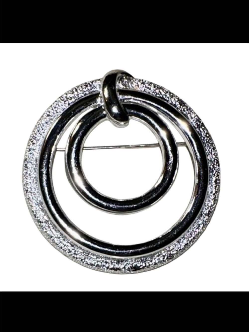 Vintage Sarah Coventry textured silver-tone brooch Women’s costume jewelry